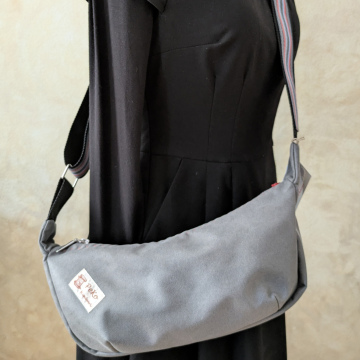 Umhängtasche hellgrau